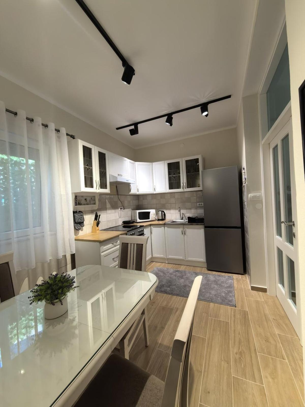 Sunny Hill - Parking - Fenced Garden - Luxury Loft Apartment Kotor Bagian luar foto